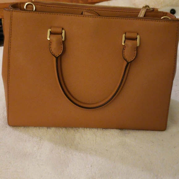 Michael Kors hand bag💁‍♀️💁‍♀️ - Picture 4 of 7